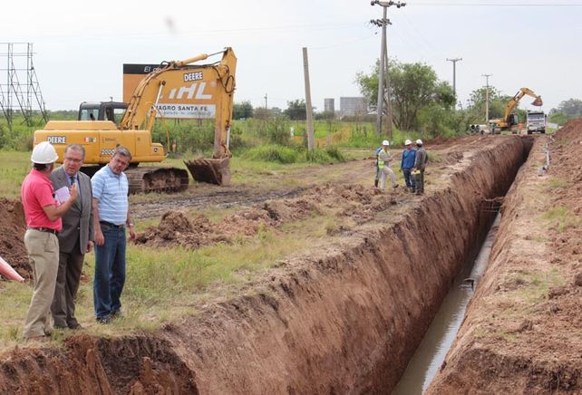 Nación acordó con Santa Fe financiar obras de cloacas, agua y vivienda y nada ocurrió