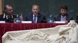 Estados Unidos devuelve a Italia tres frescos robados en Pompeya