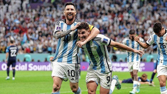 Julián Álvarez y la tapada de Dibu en la final ante Francia