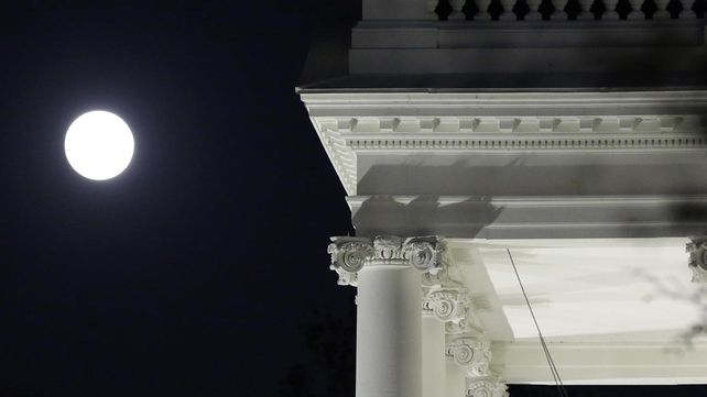Así se ve la Superluna por el mundo