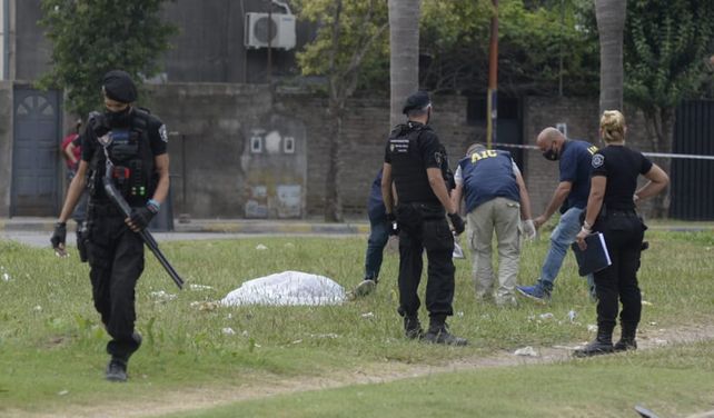 El cuerpo de Marcelo Procopp quedó tendido sobre el cantero de la avenida.&nbsp;