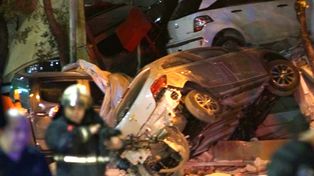 Se derrumbó el techo de una concesionaria de autos en Villa Devoto