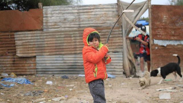 Barrio Antártida Argentina: Al borde de la barranca y cercados por la basura