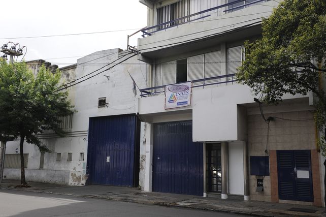 La fábrica se encuentra en Alem al 2900.