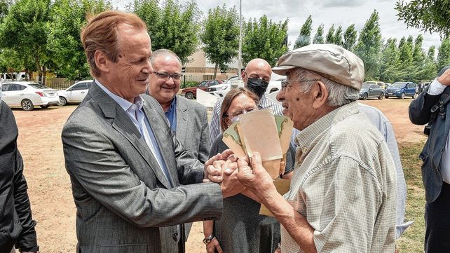 Bordet en representación del Gobierno gestionó aportes para Pueblo Liebig.