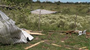 Las fuertes tormentas se llevaron puesto el techo de una escuela