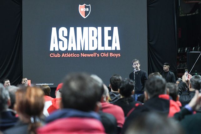 La asamblea de Newells confirmó que la deuda rojinegra es de 33 millones de dólares