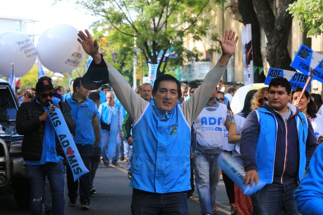 Partió desde Paraná, la columna de docentes del NEA en el marco de la Marcha Federal Educativa