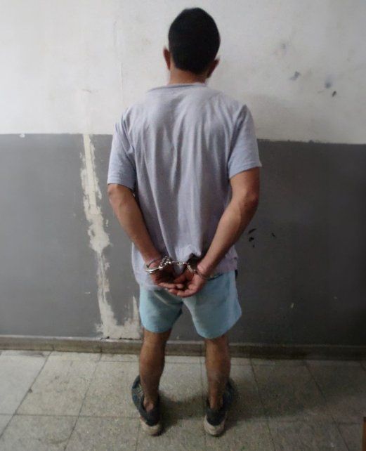 Tiroteo en barrio Tango: un detenido con chaleco antibala y ropa policial