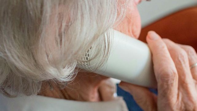 Una mujer entregó todos sus ahorros. Creyó que hablaba con su nieto.&nbsp;