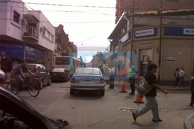 Otra vez, caos de tránsito en el microcentro santafesino