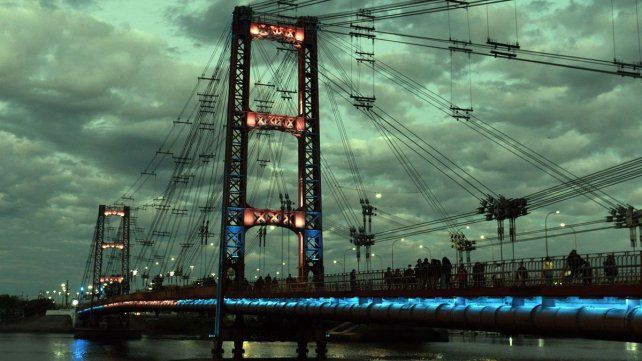 El Puente Colgante vuelve a brillar.