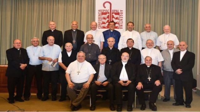 Obispos e integrantes de la Conferencia Episcopal Argentina. 