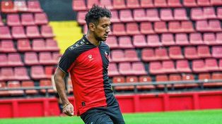 Luciano Cura, el joven lateral de Colón que sumó Saralegui a la convocatoria frente a Patronato.