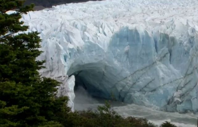 La ruptura del puente de hielo del Parque Nacional Los Glaciares es un espectáculo maravilloso.