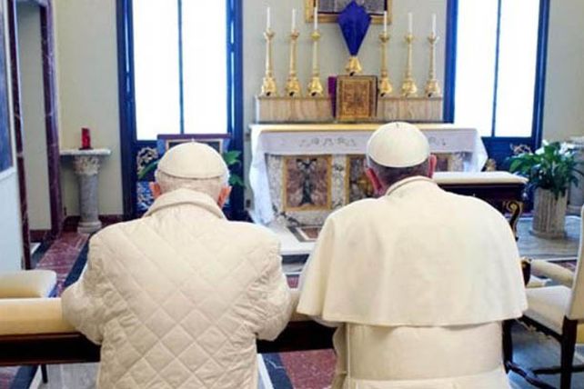 Histórico encuentro de los papas Francisco y Benedicto XVI