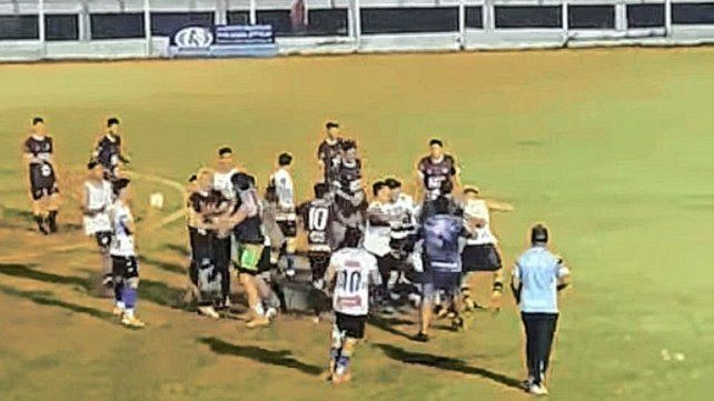 Hubo una batalla campal en la cancha de Gimnasia de Concepción del Uruguay.