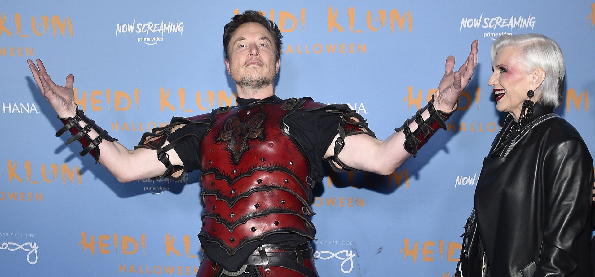 Elon Musk y su madre Made Muck asisten a la 21ª fiesta anual de Halloween de Heidi Klum en Sake No Hana en Moxy Lower East Side, el lunes 31 de octubre de 2022 en Nueva York.