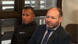 Sebastián Villa y su abogado, en una de las audiencias del juicio que se le sigue por violencia de género.
