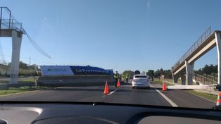 Camión choca y derrumba un puente en la Autovía 2