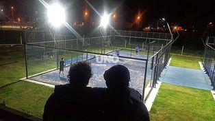 Al mismo ritmo que a nivel mundial, en Santa Fe, el pádel crece a pasos de gigantes con la construcción de canchas nuevas y cada vez más jugadores que practican el deporte.&nbsp;