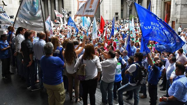 Los trabajadores bancarios llegaron a un acuerdo de 32