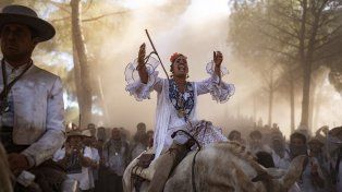 Las mejores fotos de la peregrinación anual de la Virgen del Rocío en España