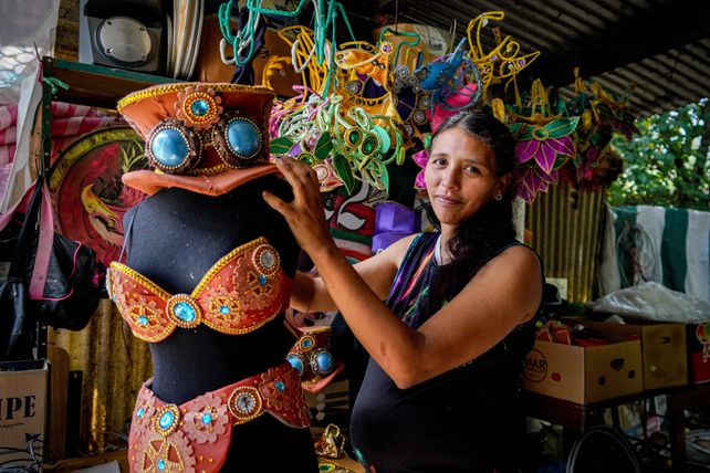 Pasión de carnaval: empezó a bailar a los ocho años y ahora dirige la comparsa