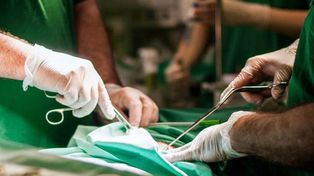 El primer transplantado de pene en el mundo dejó embarazada a su pareja