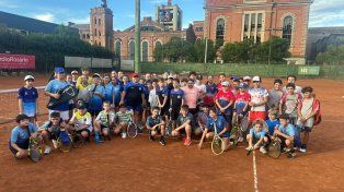 Cada vez son más los chicos que participan de los encuentros de minitenis en Rosario.