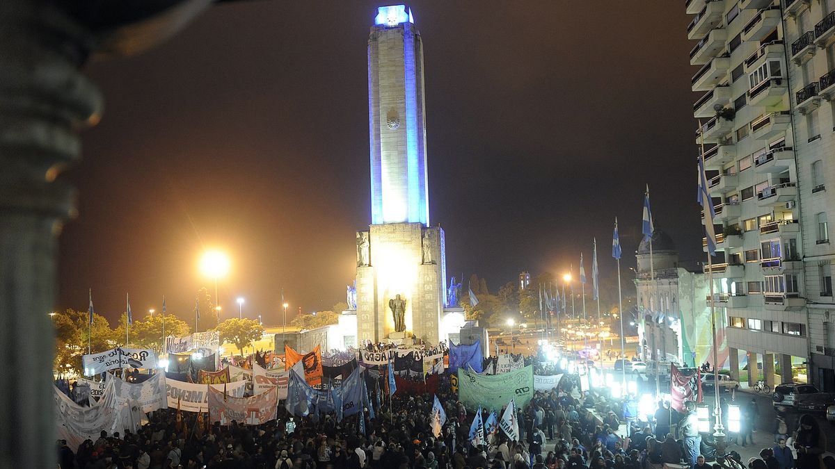 Una multitud colmó el Monumento en el marco de la marcha Ni una menos ...
