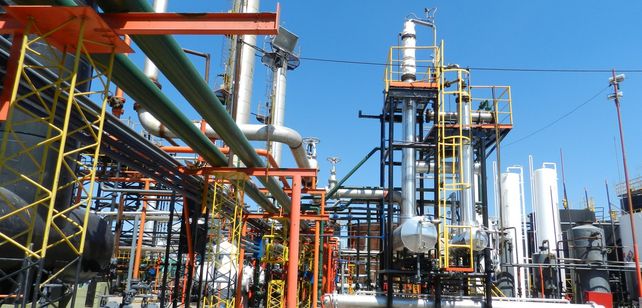 Son siete las empresas autorizadas para refinar combustible en el país y Wico es una de ellas. En esta planta se realiza el proceso.