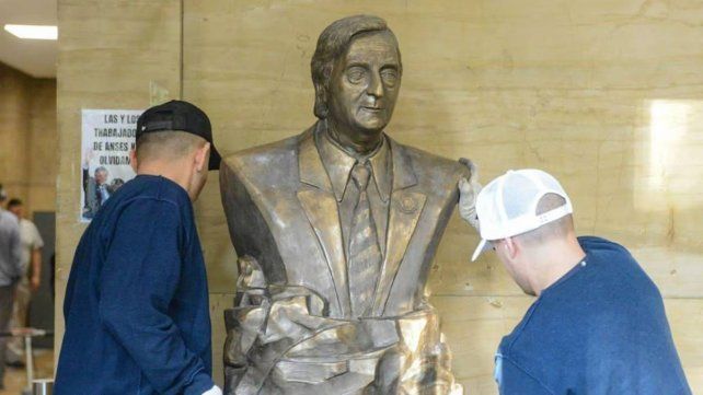 El Gobierno retiró un busto del expresidente Néstor Kirchner de las oficinas del ANSES