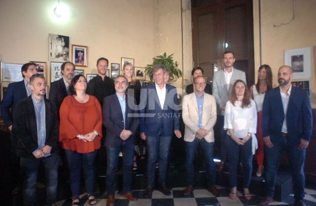 Jatón presentó su gabinete y habló de austeridad, obras, transporte y las deudas