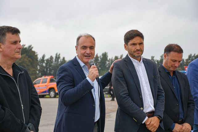 Inauguraron la rotonda del Parque Industrial de Alvear y firmaron el convenio para pavimentar Piedrabuena