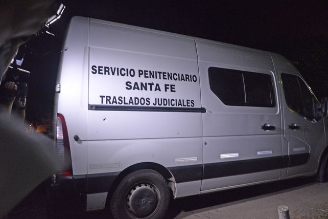 La imagen del vehículo del servicio penitenciario que fue atacado a balazos.