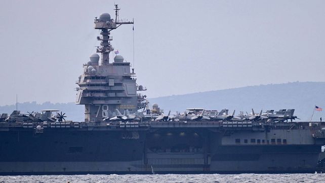 El presidente de Estados Unidos Donald Trump dijo: Por tierra es más fácil al advertir que atacará cualquier lugar de donde estén llegando drogas. No solo Venezuela