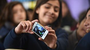 Durante una semana, los alumnos de la Gurruchaga no usarán celulares ni computadoras en los horarios de clase y en los recreos.