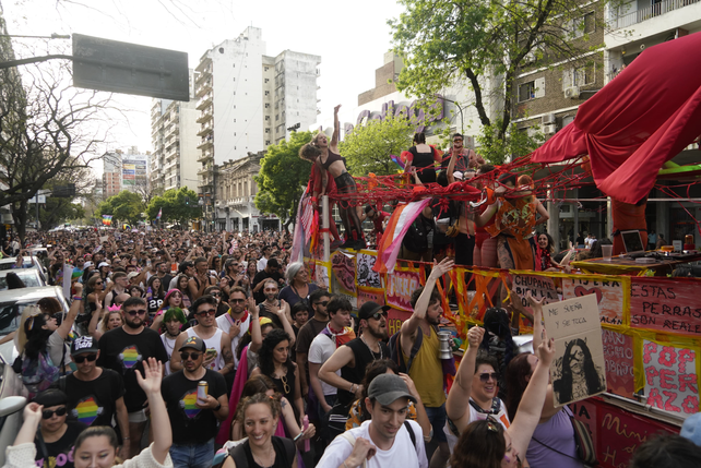 Rosario se llena de color con una nueva edición de la Marcha del Orgullo.