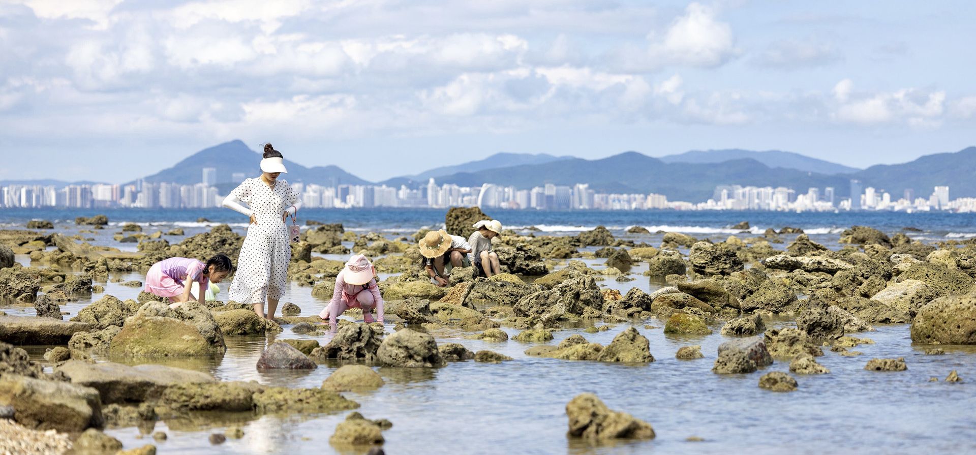Turistas exploran piscinas naturales en la Isla Oeste, Hainan, China, el domingo 29 de junio de 2025. (Dan Sandoval/AP Images para Turismo de Hainan) Turistas exploran piscinas naturales en la Isla Oeste, Hainan, China, el domingo 29 de junio de 2025. (Dan Sandoval/AP Images para Turismo de Hainan)