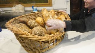 Las panaderías legales ofrecen el pan a 3.000 pesos, las ilegales a menos de la mitad