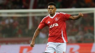 Castigo inédito: un futbolista le fracturó la tibia a un rival y lo suspenden pueda volver a entrenar