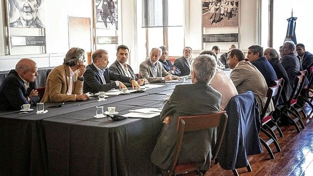 Crearán una mesa de trabajo por la escasez de combustible