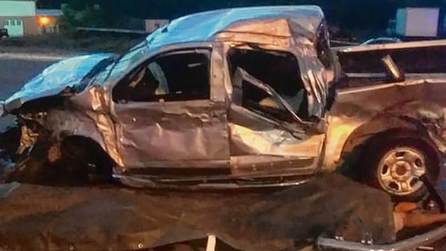 La camioneta Chevrolet. Viabajan 15 personas