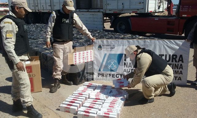 Secuestro. Los paquetes iban en el interior del acoplado junto con bovinas de papel.&nbsp;