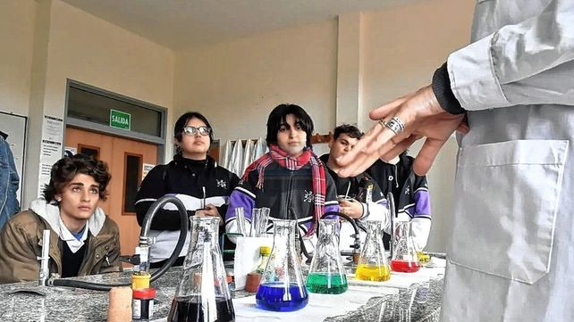 Feria. Unos 1.500 estudiantes de 58 escuelas de distintas orientaciones visitaron Eureka 2023 en la Facultad de Ciencia y Tecnología de la UADER.