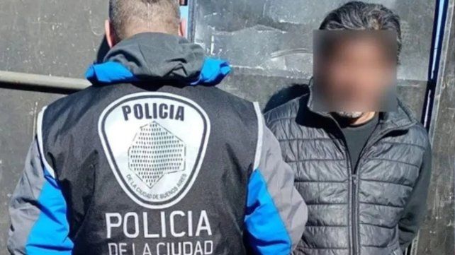 Todo por los colores: fue a ver a Barracas Central y quedó detenido por un asesinato
