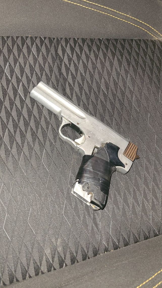 Villa Hipódromo: hallaron un arma de fuego a un menor de 14 años durante un control policial