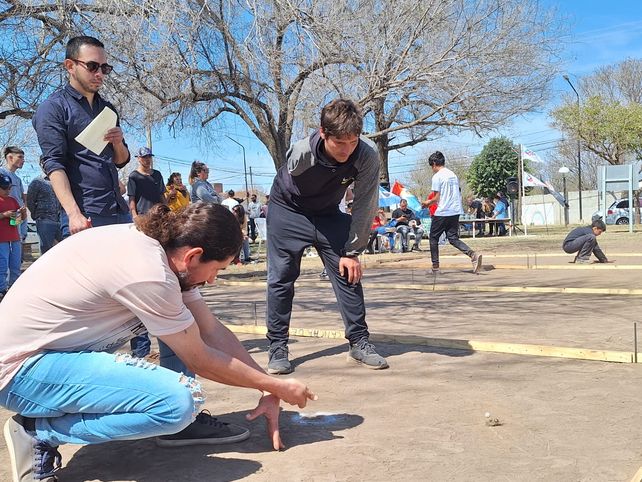 Los jugadores y sus familias disfrutaron del encuentro en un día soleado en la plaza Fátima de San Jorge.