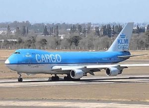 Secuestraron 84 kilos de cocaína en un avión con destino a Holanda